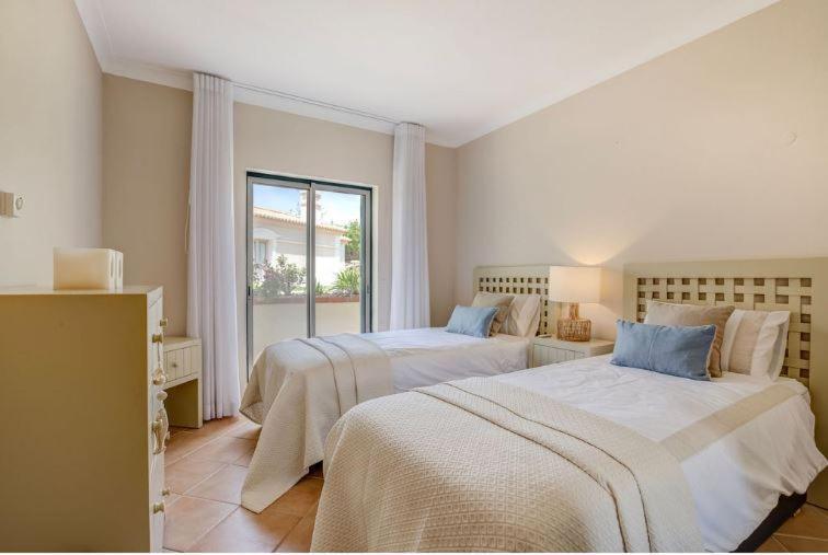 2Bedroom Bungalow Heated Shared Pool ,Near Carvoeiro And Ferrugudo المظهر الخارجي الصورة