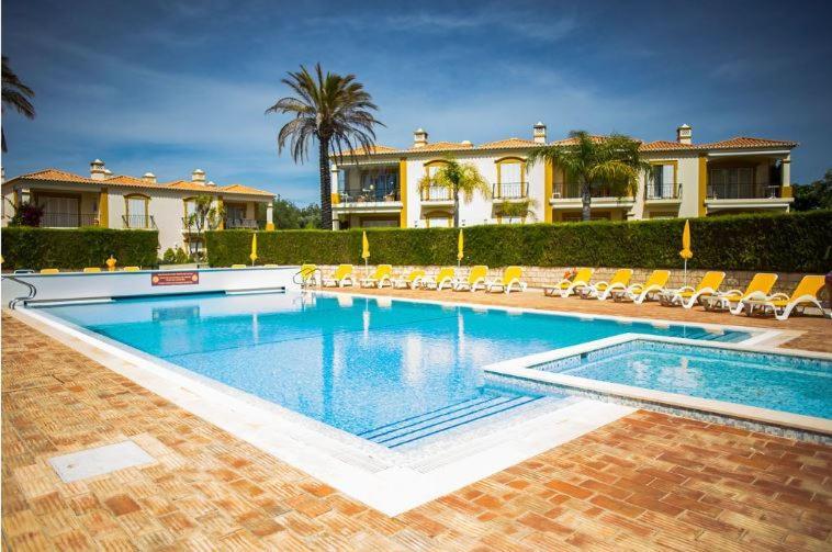 2Bedroom Bungalow Heated Shared Pool ,Near Carvoeiro And Ferrugudo المظهر الخارجي الصورة